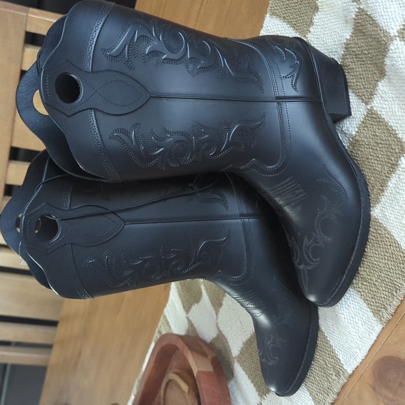 No Boundaries Shoes - NWT Cowboy Rainboots